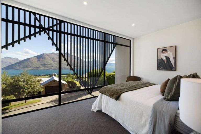 Photo of property in 14 Vancouver Drive, Queenstown, 9300