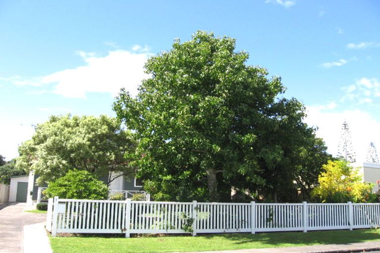 Photo of property in 7 Sylvia Road, Hillcrest, Auckland, 0627