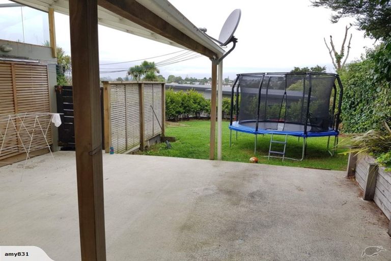 Photo of property in 251 Glengarry Road, Glen Eden, Auckland, 0602