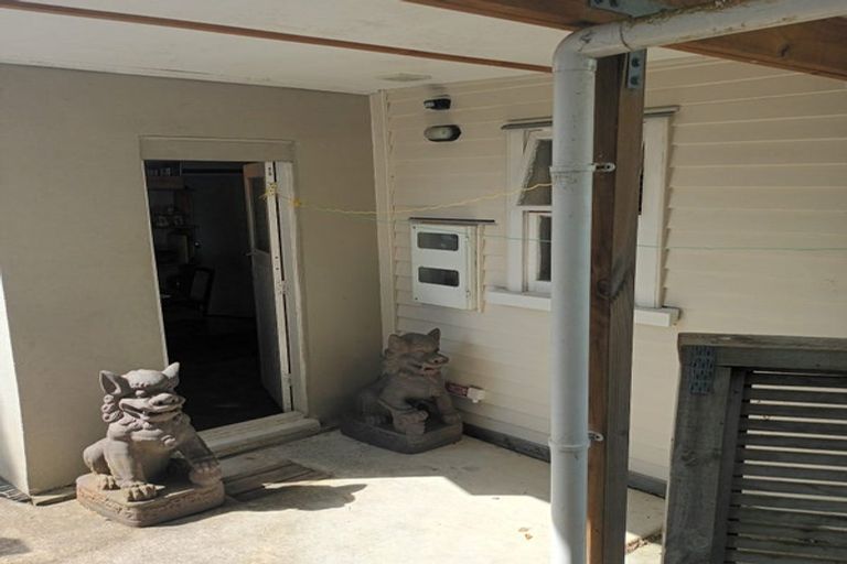 Photo of property in 81 Lauderdale Road, Birkdale, Auckland, 0626