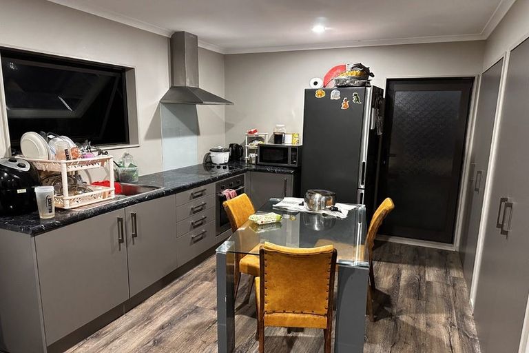 Photo of property in 21 Benton Place, Manurewa, Auckland, 2102