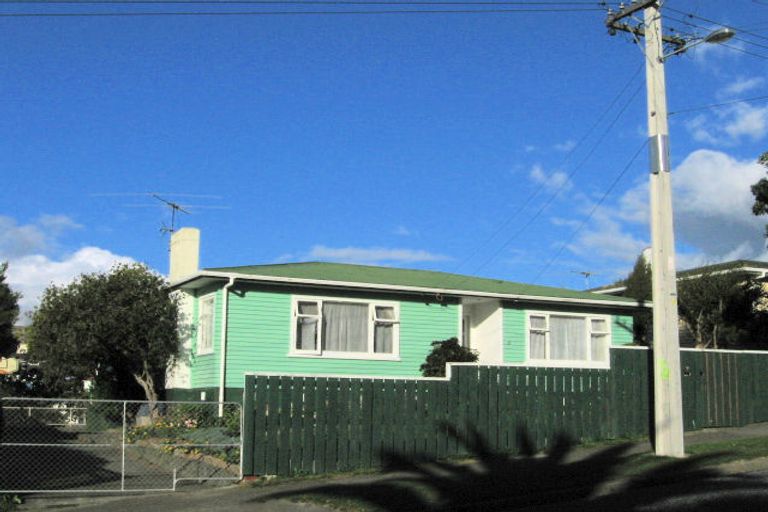 Photo of property in 21 Sievers Grove, Cannons Creek, Porirua, 5024