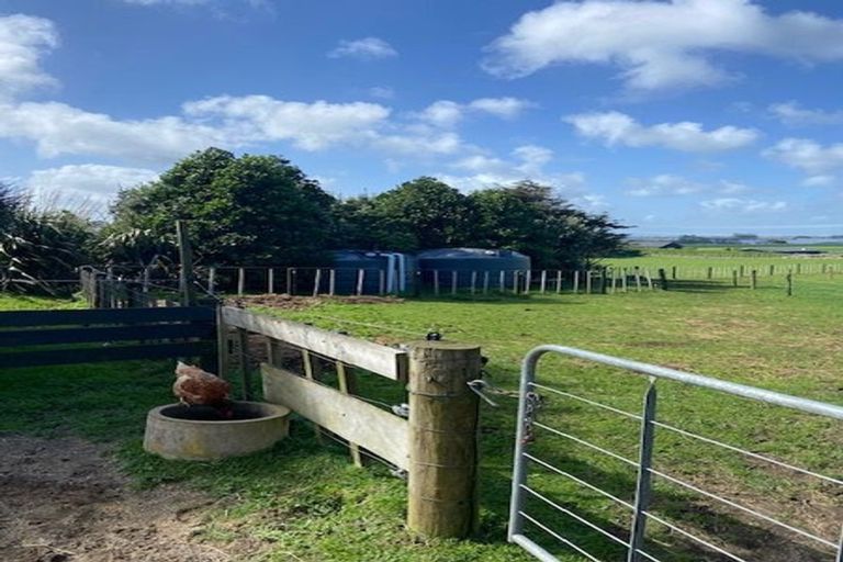 Photo of property in 84 Kaihau Road, Karioitahi, Waiuku, 2683