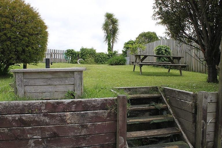 Photo of property in 37 Whaka Street, Maungaturoto, 0520