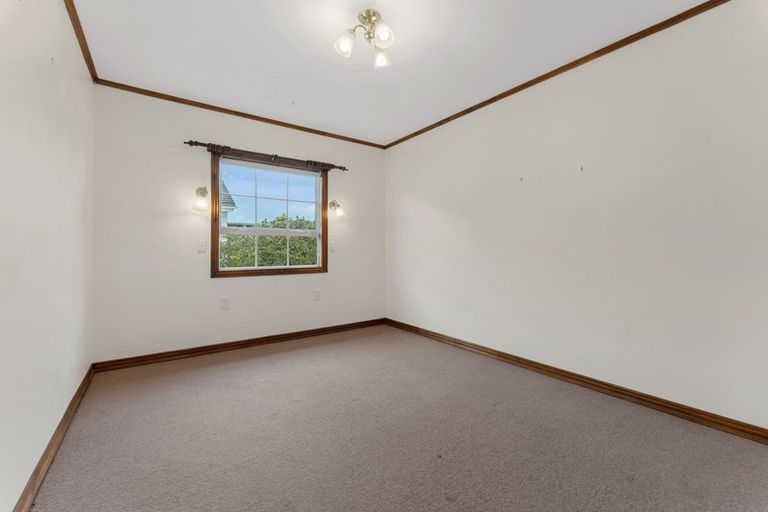 Photo of property in 88 Mangorei Road, Strandon, New Plymouth, 4312