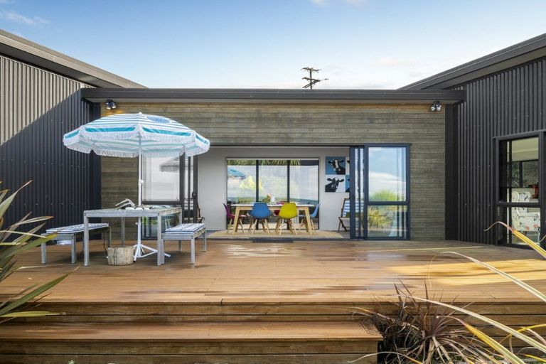 Photo of property in 46 Esplanade, Kaka Point, 9271