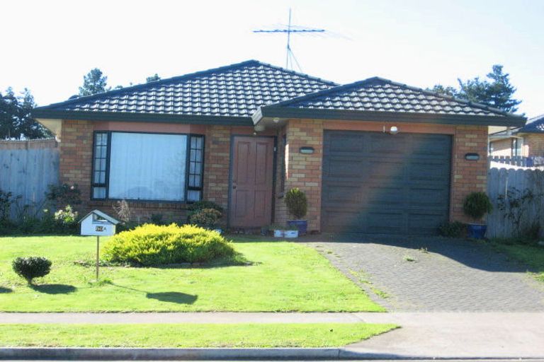 Photo of property in 50a Glenveagh Park Drive, Weymouth, Auckland, 2103