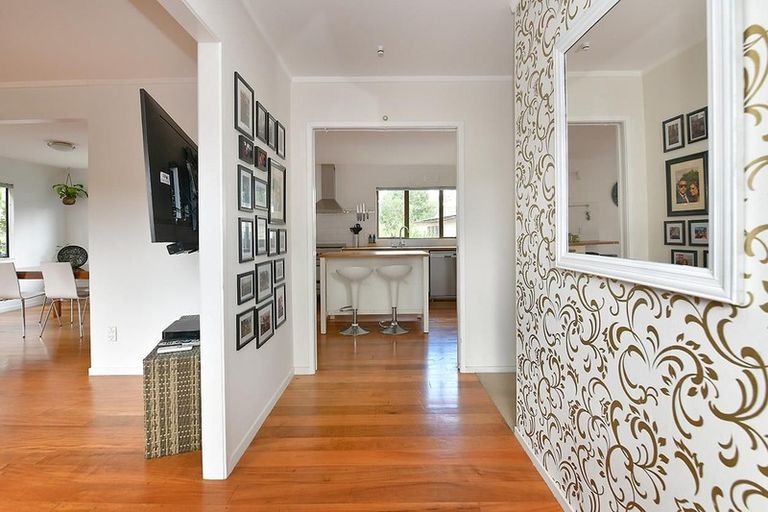 Photo of property in 3/427 Don Buck Road, Massey, Auckland, 0614