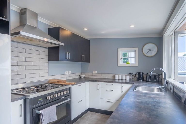 Photo of property in 16 Kaka Road, Raumati Beach, Paraparaumu, 5032