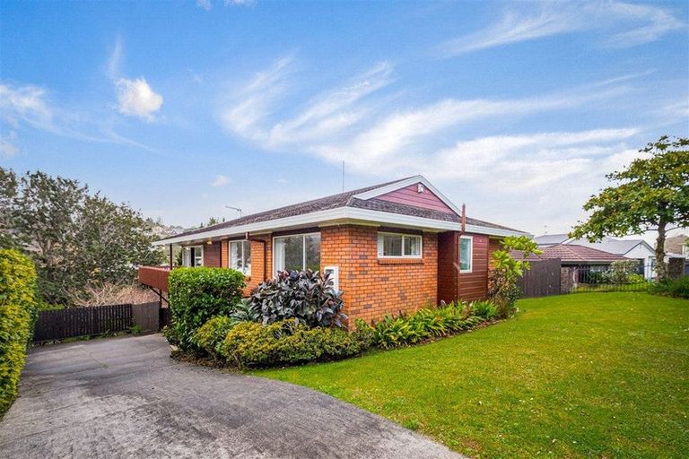 Photo of property in 9 Bayside Drive, Browns Bay, Auckland, 0630