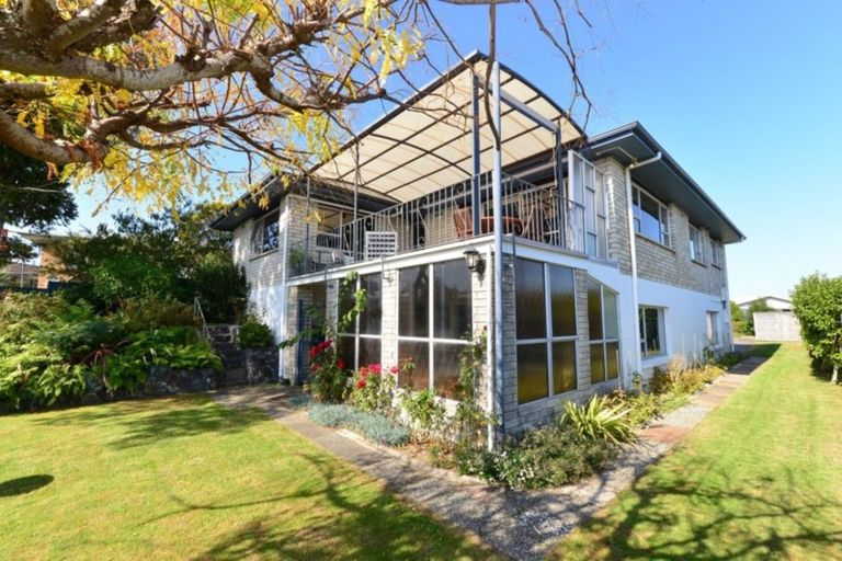 Photo of property in 18 Gilbass Avenue, Hamilton Lake, Hamilton, 3204