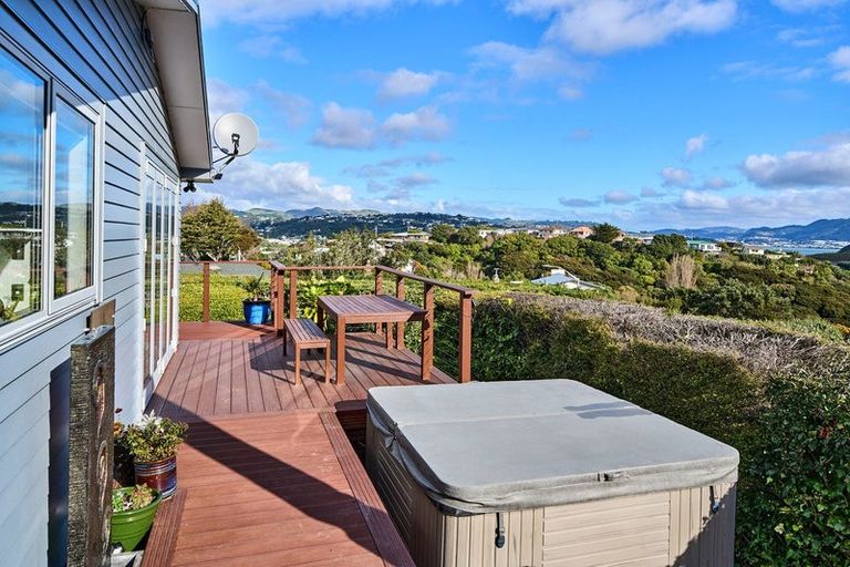 Photo of property in 92 Mana View Road, Paremata, Porirua, 5026