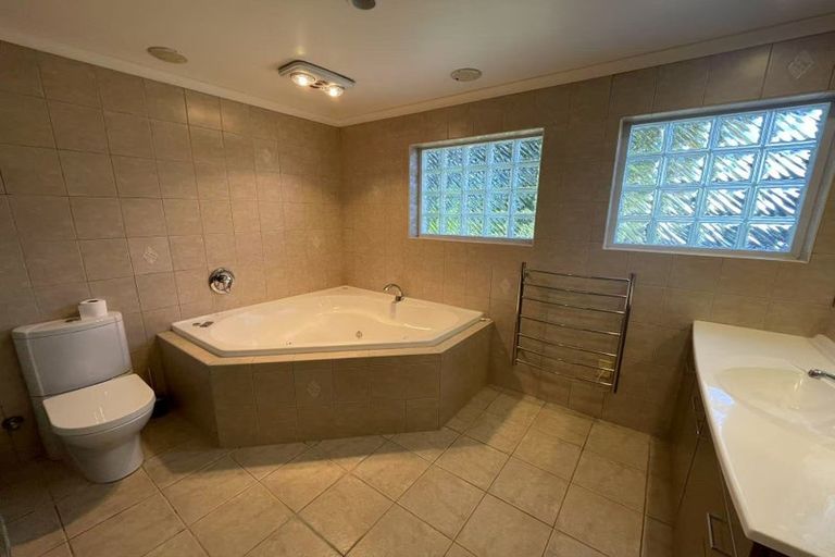 Photo of property in 25 Bradbury Road, Botany Downs, Auckland, 2010