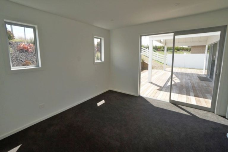 Photo of property in 68 Stace Hopper Drive, One Tree Point, 0118