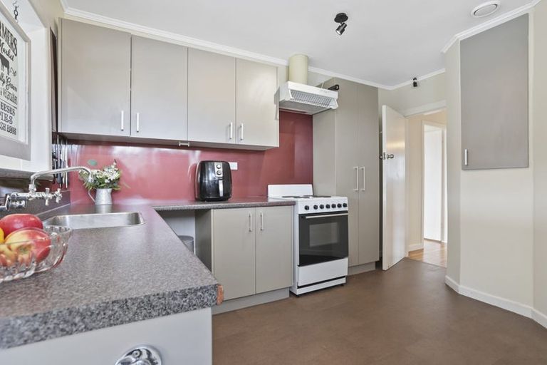 Photo of property in 86 Colwill Road, Massey, Auckland, 0614