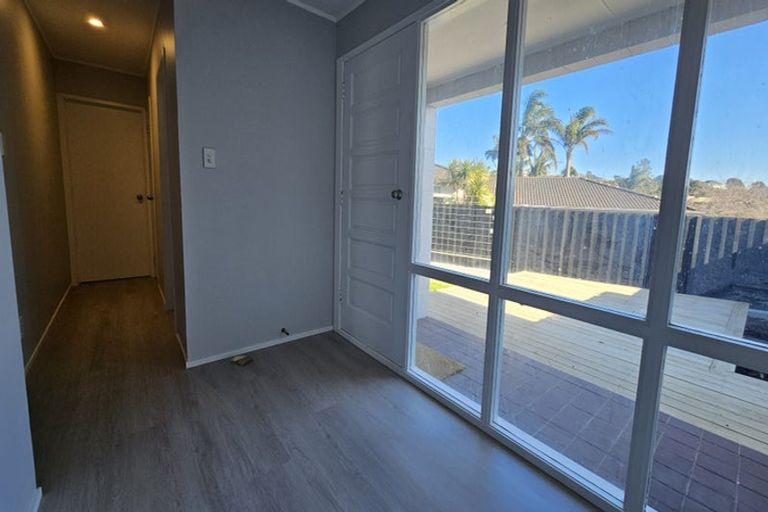 Photo of property in 1/25 Sartors Avenue, Northcross, Auckland, 0630