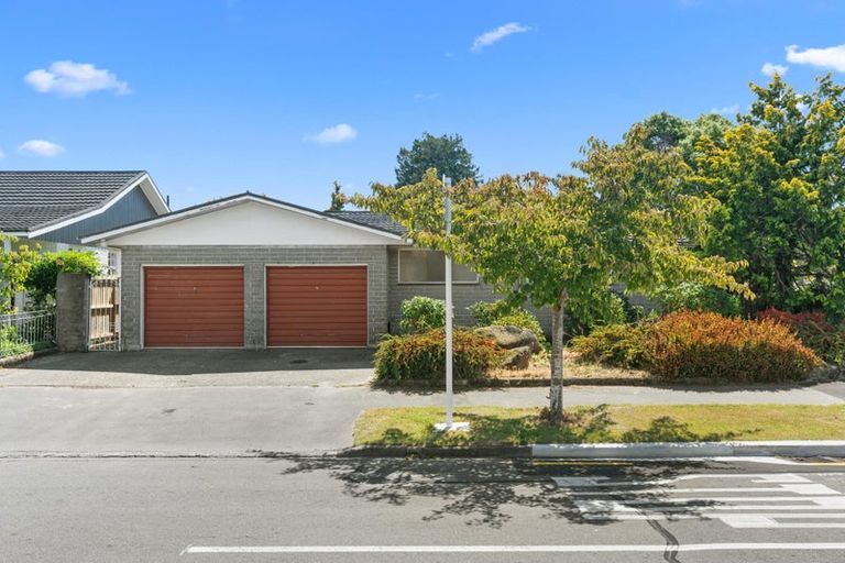 Photo of property in 2 Moorpark Place, Ilam, Christchurch, 8041
