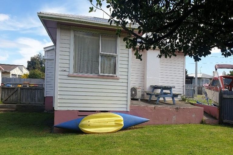 Photo of property in 2 Elizabeth Street, Patea, 4520