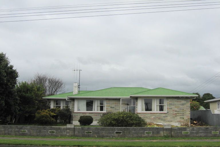 Photo of property in 16 Winchester Street, Levin, 5510