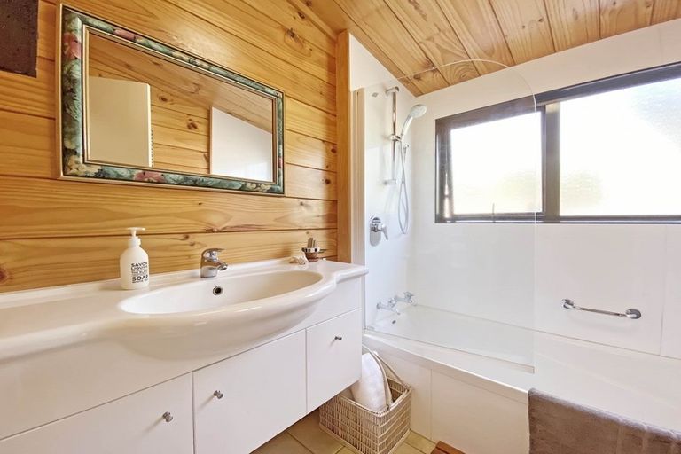 Photo of property in 3 Gareth Place, Lynmore, Rotorua, 3010