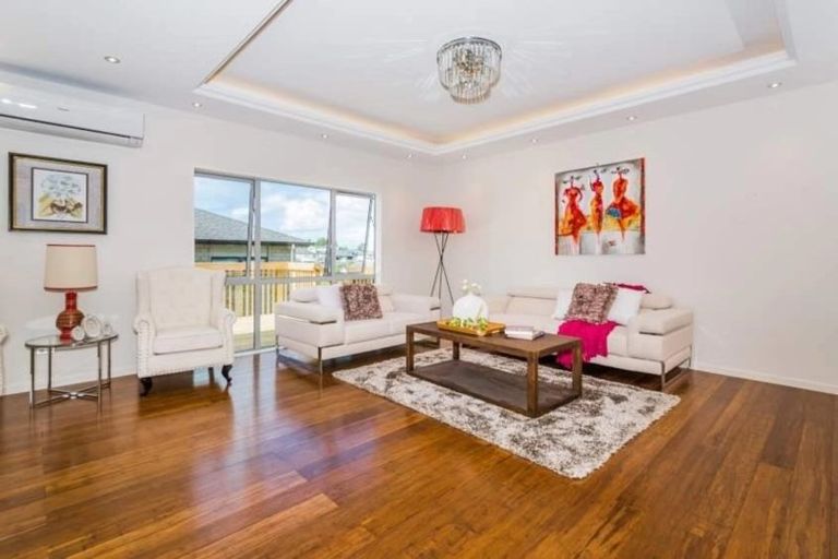 Photo of property in 8 Namsan Close, Fairview Heights, Auckland, 0632