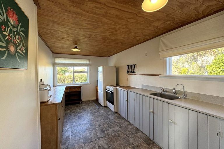 Photo of property in 6 Kamahi Street, Kaka Point, Balclutha, 9271