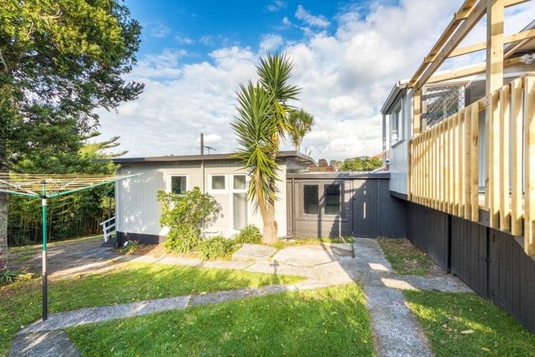 Photo of property in 147 Rangatira Road, Beach Haven, Auckland, 0626