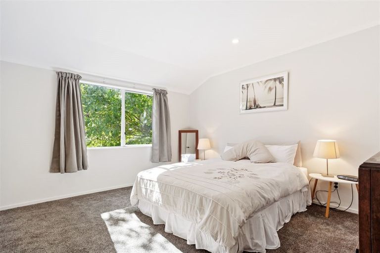 Photo of property in 34 Sungrove Rise, Sunnyvale, Auckland, 0612