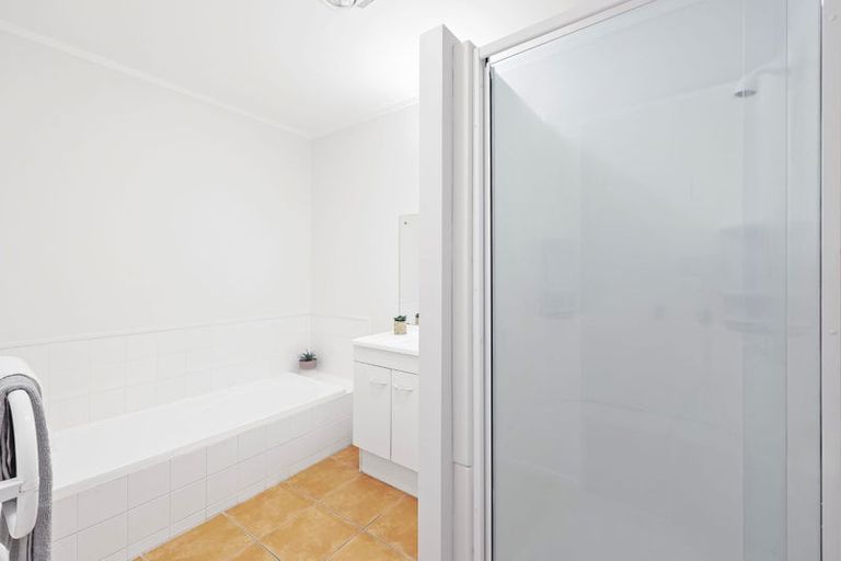 Photo of property in 19b Landow Place, Henderson, Auckland, 0612