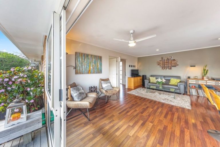 Photo of property in 13 Crescent Hills Court, Northpark, Auckland, 2013