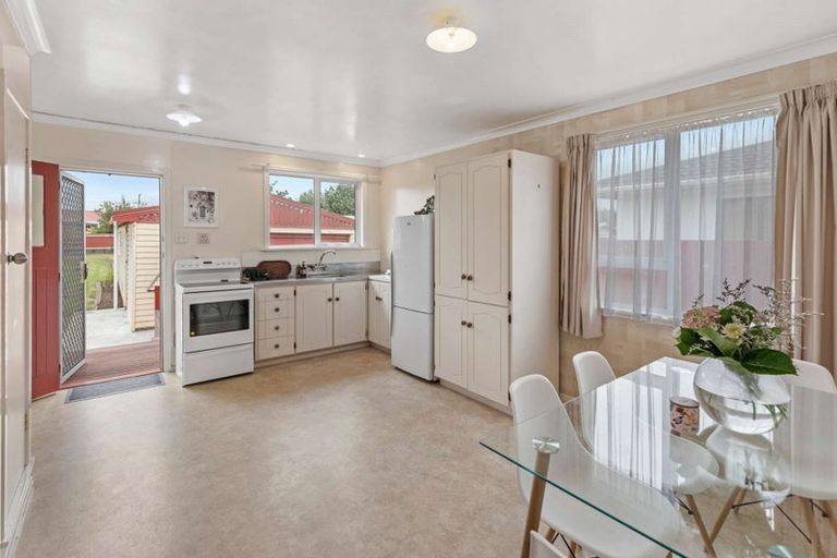 Photo of property in 72 Thatcher Street, Castlecliff, Whanganui, 4501