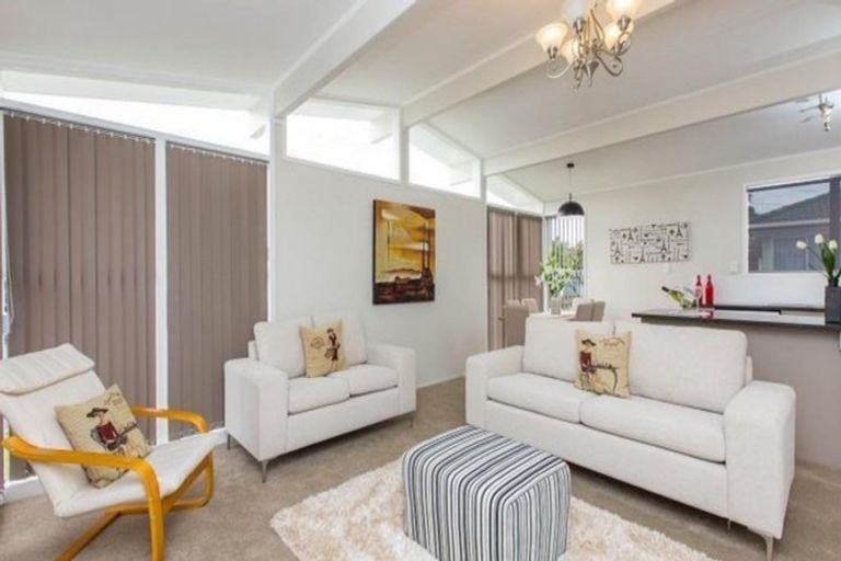 Photo of property in 9 Serrano Place, Clover Park, Auckland, 2023