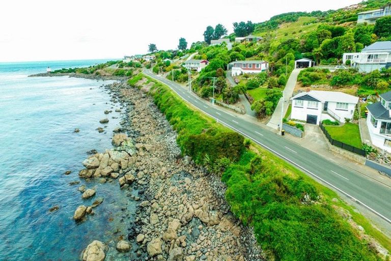 Photo of property in 82 Marine Parade, Bluff, 9814