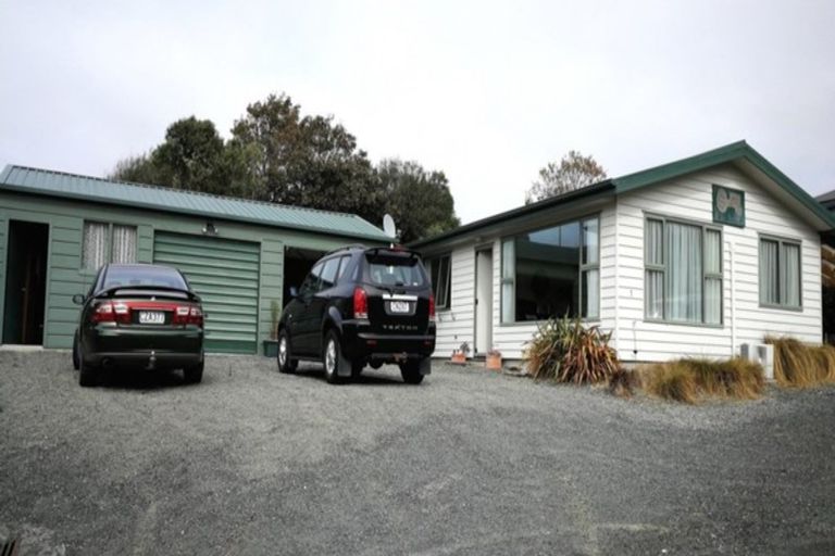 Photo of property in 1 Tarata Street, Kaka Point, Balclutha, 9271