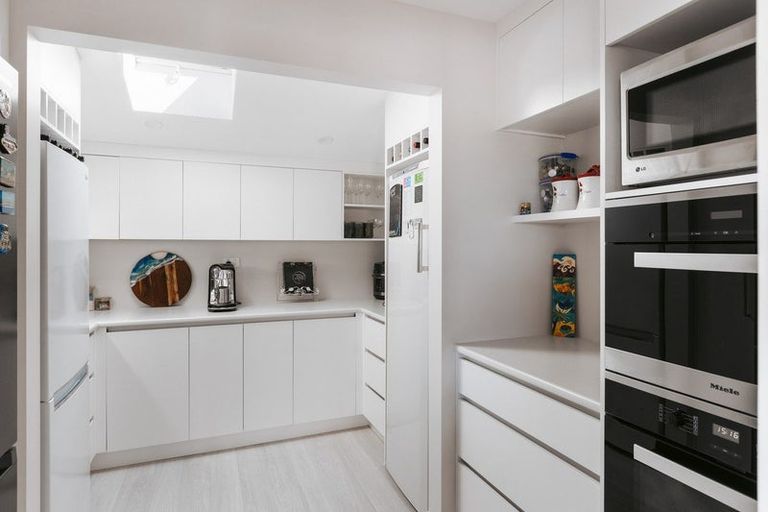 Photo of property in 26 Harbour View Road, Omokoroa, 3114