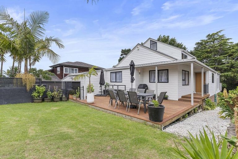 Photo of property in 50 Lagoon Way, West Harbour, Auckland, 0618