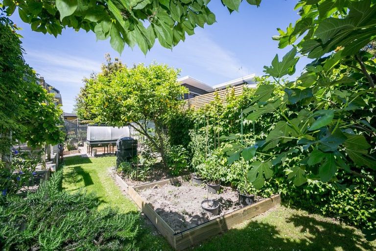 Photo of property in 2 Matthews Place, Taradale, Napier, 4112