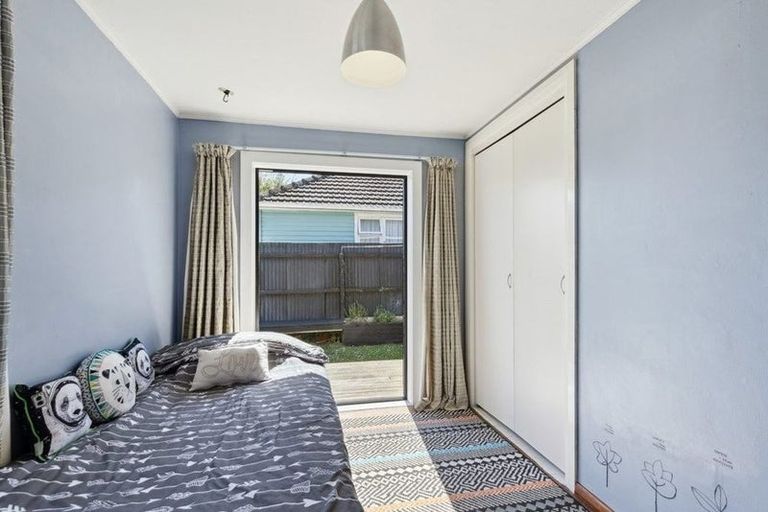 Photo of property in 2/7 Wilmot Street, Northcote, Christchurch, 8052