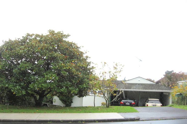 Photo of property in 17 Mcmillan Place, Mellons Bay, Auckland, 2014