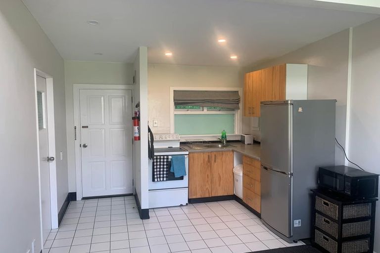 Photo of property in Parkland Flats, 17/51 Adams Terrace, Kelburn, Wellington, 6021