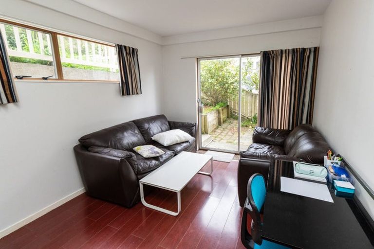 Photo of property in 1 Paddington Grove, Karori, Wellington, 6012