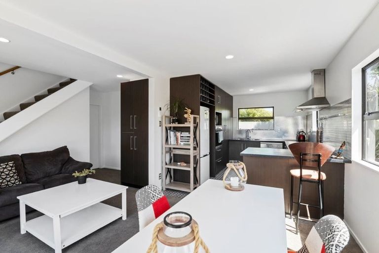 Photo of property in 6b Whitmore Grove, Waikanae Beach, Waikanae, 5036