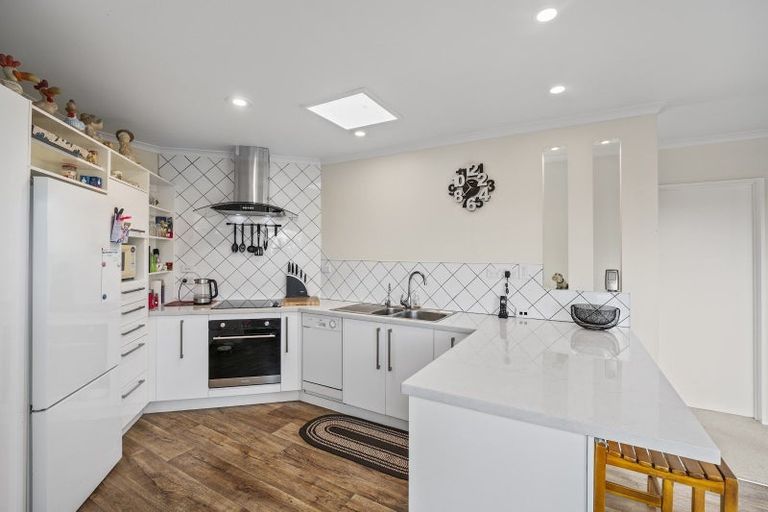 Photo of property in 15 Maddison Place, Welcome Bay, Tauranga, 3112