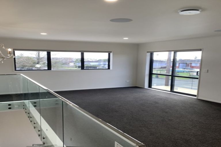 Photo of property in 4a Kelman Road, Kelston, Auckland, 0602