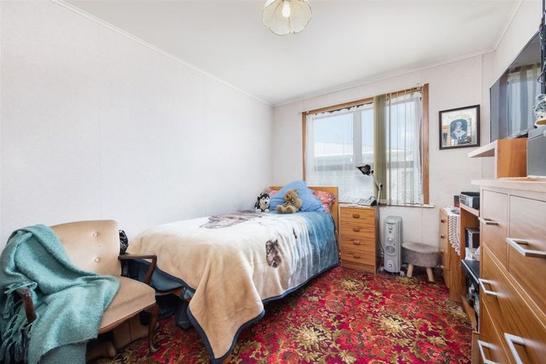 Photo of property in 72a Sylvan Crescent, Te Atatu South, Auckland, 0610