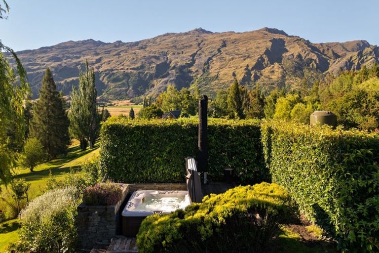 Photo of property in 17 Mooney Road, Speargrass Flat, Queenstown, 9371