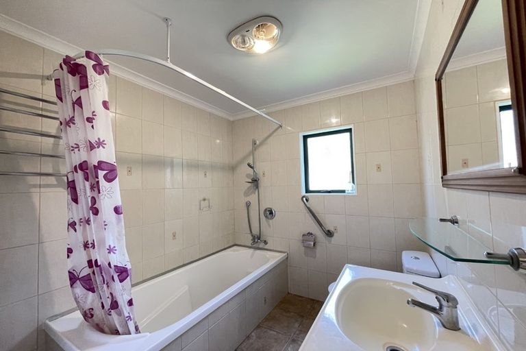 Photo of property in 11 Scarlock Avenue, Browns Bay, Auckland, 0630