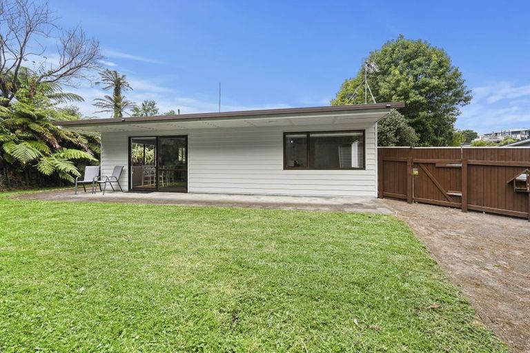 Photo of property in 1/6 Waterloo Place, Westown, New Plymouth, 4310