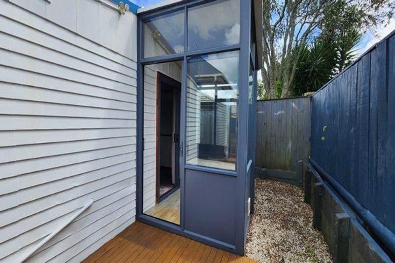 Photo of property in 113 Sunnyside Road, Sunnyvale, Auckland, 0612