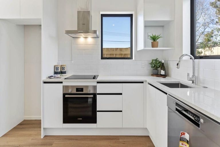 Photo of property in 1/38 Manuka Road, Glenfield, Auckland, 0629